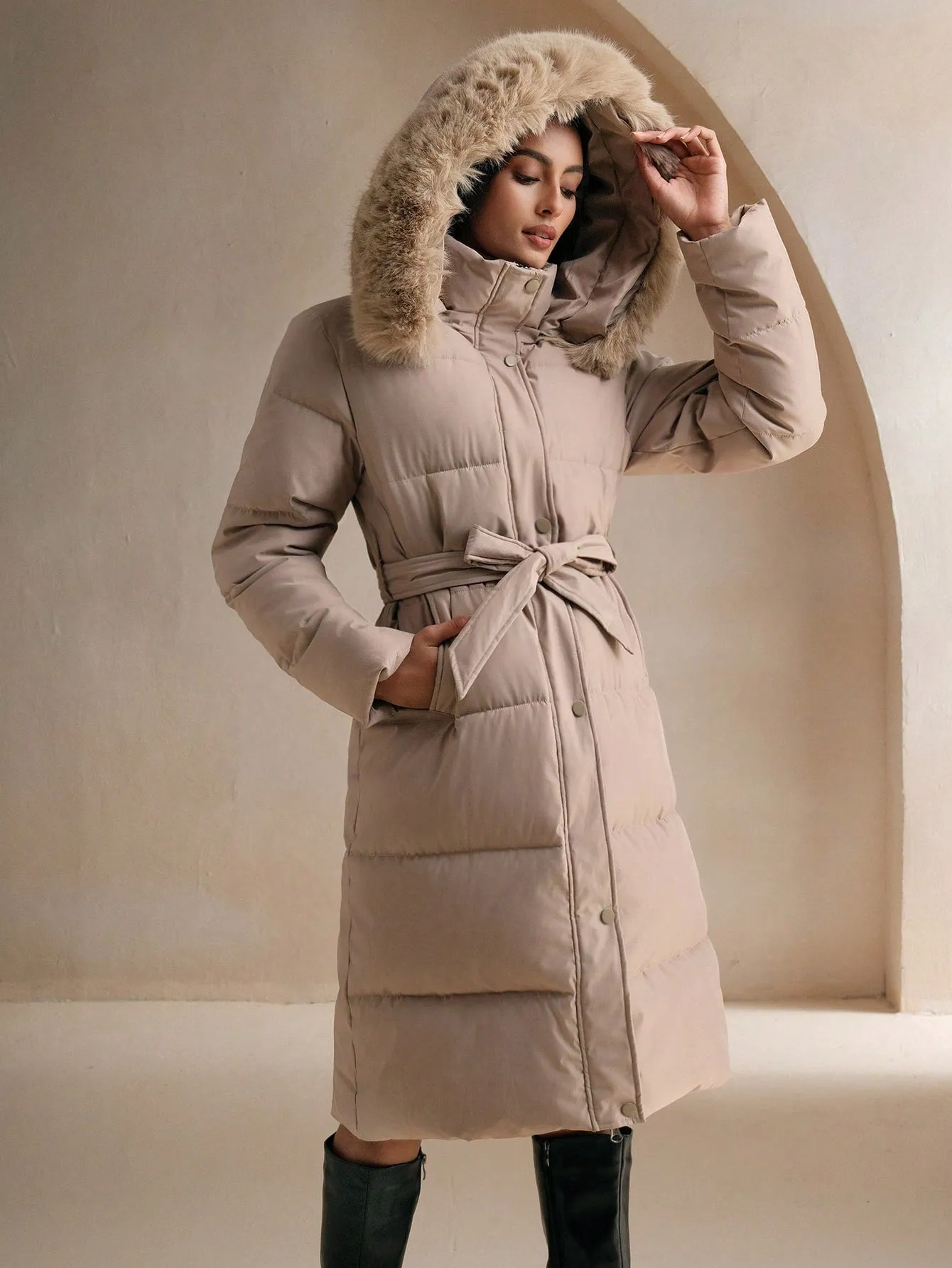 Women's Casual Padded Jacket with Fur Collar and Hood for Winter Seasons Lightweight
