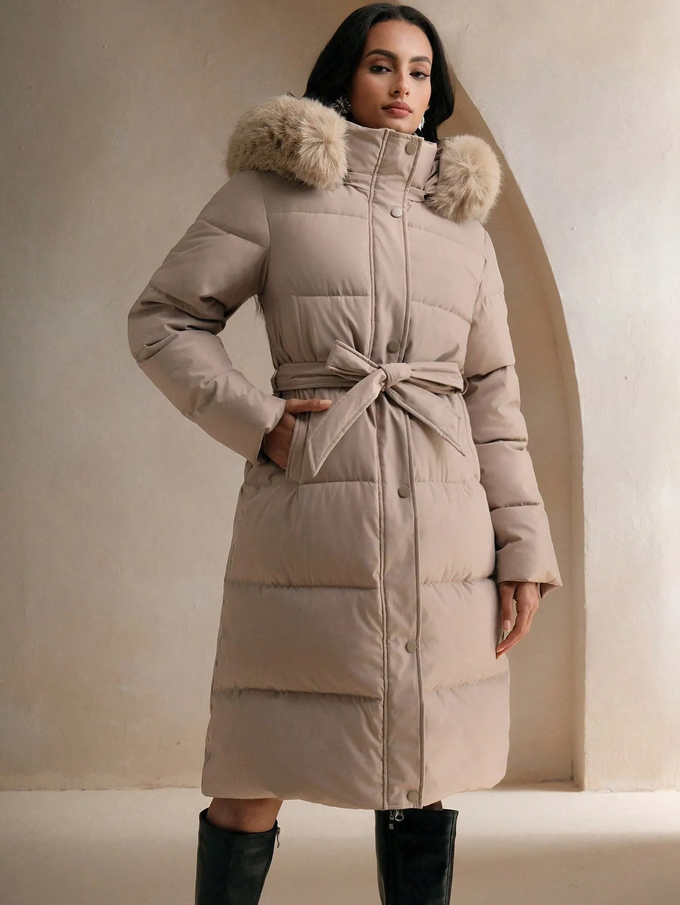 Women's Casual Padded Jacket with Fur Collar and Hood for Winter Seasons Lightweight